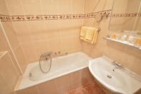 Koupelna v ubytování Grandhotel Garni