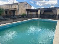 A piscina localizada em villa 10 personnes au soleil ou nos arredores