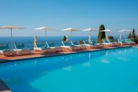 Bazén v ubytovaní Grand Hotel San Pietro Taormina alebo v jeho blízkosti