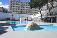 Bazén v ubytování Hotel Best Oasis Park nebo v jeho okolí