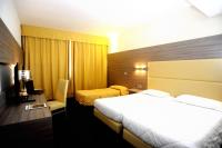 Posteľ alebo postele v izbe v ubytovaní Palace Inn Rome Fiano