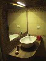A bathroom at La Grotta