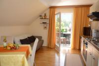 A kitchen or kitchenette at Haus Thon