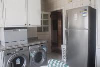 Kuchyň nebo kuchyňský kout v ubytování Luxurious Penthouse in Degla Maadi