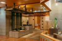 Tokigasane في كجا: لوبي مع حوض للأسماك في غرفة