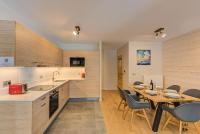 Kuchyňa alebo kuchynka v ubytovaní White Pearl A13 - Alpes Travel - Central Chamonix (Sleeps 6)