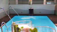 Ako Suite Hotel italokat is kínál