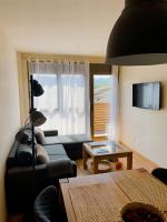 TV a/nebo společenská místnost v ubytování Apartament dúplex amb vistes al Pirineu català