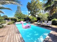 Basen w obiekcie *VILLA PALMA* 5 suites parentales, plage à 600 m, Vieux-Boucau lub w pobliżu