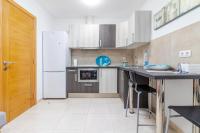 Kuchyň nebo kuchyňský kout v ubytování Flatguest Arinaga Playa 4 Caracola