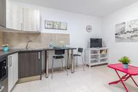 Kuchyň nebo kuchyňský kout v ubytování Flatguest Arinaga Playa 4 Caracola
