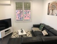 a living room with a black leather couch and a flat screen tv at Chambre qualité hôtel 4 etoiles dans un appartement partagé in Frouzins