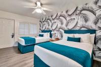 a bedroom with two beds and a ceiling fan at Santa Monica Hotel in Los Angeles