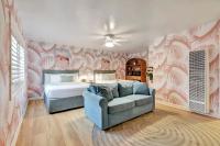 a bedroom with a bed and a couch in a room at Santa Monica Hotel in Los Angeles