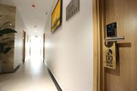 Lanura Apartments and Hotelにあるテレビまたはエンターテインメントセンター