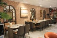 Lanura Apartments and Hotelにあるレストランまたは飲食店