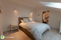 a bedroom with a large bed and a mirror at L&#39;Appart de La Goutte d&#39;Or in Avize