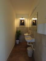 Koupelna v ubytování Thennal Junglecamp