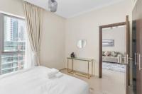 Postel nebo postele na pokoji v ubytování StoneTree - Modern 1 BR Apartment in Dubai Marina