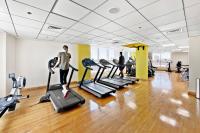 Fitness centrum a/nebo fitness zařízení v ubytování StoneTree - Modern 1 BR Apartment in Dubai Marina