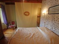Tempat tidur dalam kamar di G&icirc;te Esley, 4 pi&egrave;ces, 7 personnes - FR-1-589-119