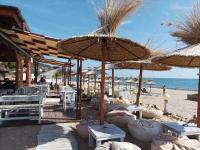 En strand i nærheden af lejligheden