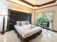 Blue Carina Hotel Phuketにあるベッド