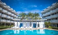 Blue Carina Hotel Phuketの敷地内または近くにあるプール