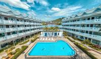 Blue Carina Hotel Phuketの敷地内または近くにあるプール
