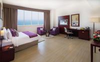 V Hotel Fujairahにあるベッド
