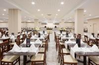 Reštaurácia alebo iné gastronomické zariadenie v ubytovaní Apartamentos Best Alcazar
