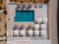 Evripus Suites游泳池或附近泳池