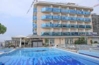 Bazén v ubytovaní Hotel La Bussola alebo v jeho blízkosti