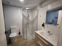 Koupelna v ubytování РUEВLO МAR, hotel-apartamento