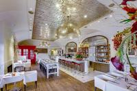 En restaurant eller et andet spisested på The H Hotel