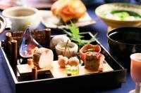 旅館の敷地内または近くでの食事または食べ物