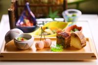 旅館の敷地内または近くでの食事または食べ物