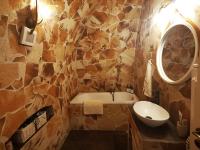 Kúpeľňa v ubytovaní Oldtown Shelter Apartment with free private parking
