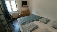 Posteľ alebo postele v izbe v ubytovaní Aradi Rooms with Private bathroom in the City Centre