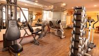 a gym with several treadmills and exercise bikes at Hotel Riviera in Mar del Plata