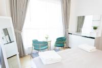 Postel nebo postele na pokoji v ubytování Bahar JBR Apartment by HAPPY SEASON