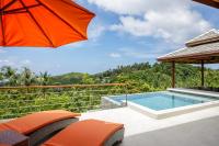 Bazén v ubytování 2br Modern Balinese pool & sea view villa #5 nebo v jeho okolí