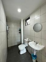 The Sun 1 or 3BR Bayan Lepas 4 to 10 pax WLにあるバスルーム