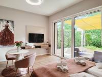 Televízia a/alebo spoločenská miestnosť v ubytovaní Spa Residence Carbona Mona Lila Apartman