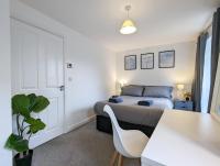 Postel nebo postele na pokoji v ubytování Guest Rooms Near City Centre & Anfield Free Parki