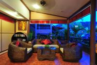 Ein Sitzbereich in der Unterkunft Maleedee Bay Resort