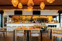 Lounge nebo bar v ubytování Hotel Cenit & Apts Sol y Viento