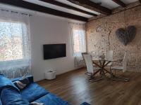 Televízia a/alebo spoločenská miestnosť v ubytovaní Ca' Monica Apartment
