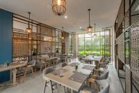 Restaurace v ubytování Bella Nara Phuket Naiyang Beach