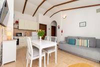 Kuchnia lub aneks kuchenny w obiekcie Apartments MARIJA